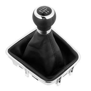 Couvercle en cuir pour pommeau de levier de vitesse Volkswagen Tiguan, avec base, conception ergonomique à 5 ou 6 vitesses pour transmission manuelle - Product Image 1