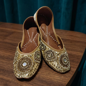 Chaussures plates pour femmes en cuir véritable, personnalisables OEM, tendance mode, style indien traditionnel, à lacets, avec bande élastique, motifs floraux multicolores - Product Image 1