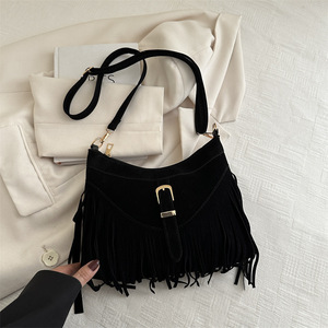 Borsa a <span class=keywords><strong>Tracolla</strong></span> da Donna Popolare di Quest'Anno con Nappe, Nuova Collezione Primavera 2025, Stile Retrò e Finitura Opaca - Product Image 6