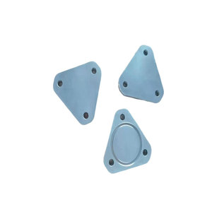 ขายึดอะลูมิเนียมกลึง CNC รูปทรงสามเหลี่ยมพร้อมรูตรงกลางเป็นวงกลม - Product Image 4