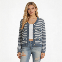 Direkt vom Hersteller Grau-Weißer Welliger Streifen Glitzernder Faden Rundhals Perlenknopf Taschen Kurzer Strick-Cardigan Damen Weicher Pullover