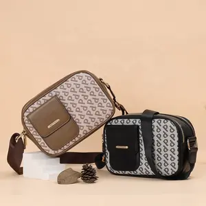 حقيبة كتف نسائية ماركة PRETTYZYS بأكثر سعر بتصميم ياباني بأجسام متعددة وبأشكال بسيطة من الجلد الصناعي