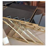 Achetez une table en acier inoxydable de première classe avec verre noir plaqué or à un prix de gros abordable
