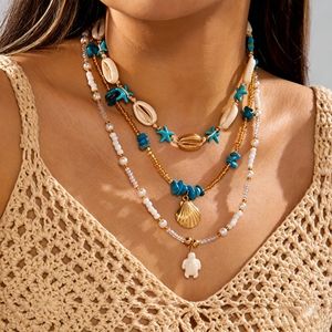 Collier Evan multicouche bohème avec coquillages et étoiles de mer - Colliers superposés romantiques pour femmes, perles d'imitation, pour les vacances d'été à la plage - Product Image 1