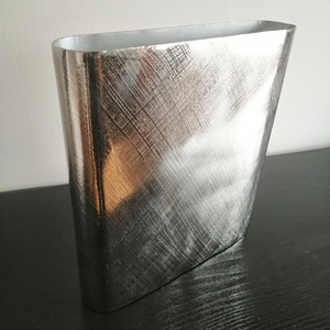 Vajilla DE BODA Floreros Florero de mesa de aluminio en acabado plateado Decoración de mesa más vendida - Product Image 1