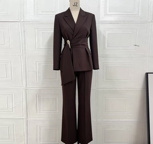 Elegante Conjunto de Pantalones Anchos de Manga Larga con Cuello Alto y Mezcla de Viscosa Color Borgoña para Mujer, Otoño, Ajustado, Antiarrugas - Product Image 6