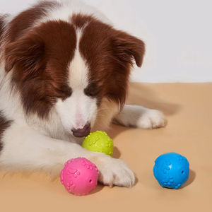 Vente en gros Jouet de balle écologique et grinçant pour chien Jouet à mâcher interactif amusant pour mâcheurs agressifs Soulage l'anxiété Dents propres - Product Image 6