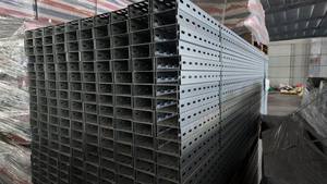 Gouttière de câbles en aluminium perforée sur mesure, haute résistance à la corrosion, système de gestion des câbles ventilé - Product Image 4