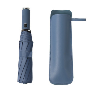 Parapluie pliant automatique 3 sections de 23 pouces, 8 baleines, noir, anti-UV, avec torche électrique et poignée en plastique – Vente en gros promotionnelle - Product Image 1