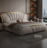 Lit en bois moderne de luxe minimaliste italien sur mesure, taille Queen/King, avec tête de lit à éclairage LED, station de charge et rangement à 2 niveaux, rembourré