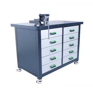 Banc de travail industriel professionnel noir avec étau en acier forgé et 10 tiroirs pour la vente au détail - Product Image 3