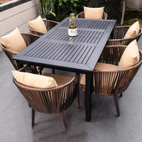 Ensemble de meubles de salle à manger d'extérieur pour hôtel ou villa, design moderne, noir, rectangulaire, pour 8 personnes, table et chaises