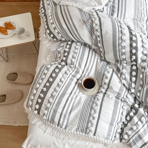 Ensemble <span class=keywords><strong>de</strong></span> literie romantique à long <span class=keywords><strong>pompon</strong></span> vente en gros ensemble <span class=keywords><strong>de</strong></span> literie en microfibre housse <span class=keywords><strong>de</strong></span> couette à rayures avec <span class=keywords><strong>pompon</strong></span> ensemble <span class=keywords><strong>de</strong></span> literie mignon tufté - Product Image 4