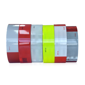 Nastro Riflettente Adesivo DOT C2 Rosso e Bianco per Camion e Rimorchi, Sicurezza Retroriflettente ECE 104R, Impermeabile, Vendita all'Ingrosso - Product Image 1