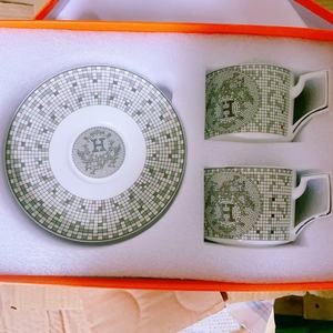 Juego <span class=keywords><strong>de</strong></span> Tazas <span class=keywords><strong>de</strong></span> Café <span class=keywords><strong>de</strong></span> Cerámica <span class=keywords><strong>de</strong></span> Alta Gama Marca H con Platos <span class=keywords><strong>de</strong></span> Postre <span class=keywords><strong>de</strong></span> Dos Niveles y Tazas con Diseño <span class=keywords><strong>de</strong></span> Caballo y Utensilios - Product Image 3