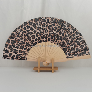Bán Buôn 23Cm Truyền Thống Nghệ Thuật Dân Gian Tre Tay Gấp <span class=keywords><strong>Fan</strong></span> Tây Ban Nha Thủ Công Bằng Gỗ Cho Phụ Nữ Cho Đám Cưới Bên Kinh Doanh Quà Tặng 23Cm - Product Image 4