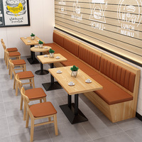 Ensemble de table et de chaises de restaurant commercial en bois massif Mobilier de salle à manger de café confortable et personnalisable pour hôtel et café