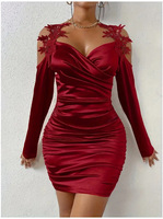 Robe en satin de style européen transfrontalier, nouvelle collection, avec dentelle élégante et jupe plissée ajustée.