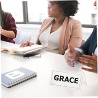 Support de table en acrylique transparent personnalisé en forme de V, gravé au laser, pour cartes de position de réception, numéros de table et menus