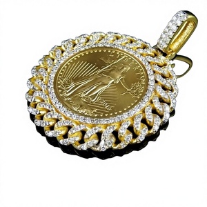 จี้เหรียญลิเบอร์ตี้เงินแท้ชุบทองหรูหรา พร้อมสร้อยคิวบาลิงค์ประดับมอยส์ซาไนต์ทรงกรอบน้ำทะเล ดีไซน์พรีเมียม สไตล์ฮิปฮอป - Product Image 1