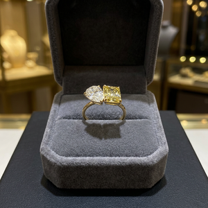 Bague de fiançailles pour femme en or jaune 18 carats avec moissanite blanche et champagne taille poire radiante D VVS1 sertie à griffes - Vente en gros RCK Global - Product Image 4