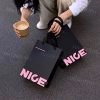 Sac en papier cartonné blanc de luxe avec logo en feuille d'or pour faire du shopping, cadeau, vêtement, robe, sac d'emballage avec poignée