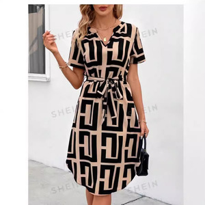 Une robe géométrique tricotée, amincissante, élastique et sans manches pour femme, dégageant un charme haut de gamme et sexy, et une coupe à la hanche - Product Image 5