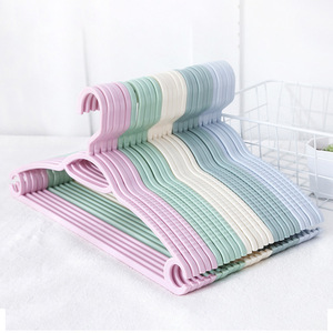 Perchas de plástico para adultos antideslizantes multifuncionales sin rastro de alta calidad para guardar en la tienda - Product Image 1