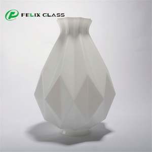 Cúpula de Vidrio Opal Blanco Soplado a Mano, Tamaño Personalizado, Forma Única, OEM, para Lámpara de Araña o Colgante - Product Image 1