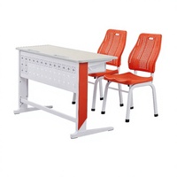 Chaise d'étudiant ergonomique, mobilier scolaire, siège en plastique, structure métallique, dossier perforé, utilisation en classe et pour la formation