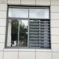 Fenêtres coulissantes modernes sur mesure à double vitrage, persiennes en acier inoxydable, extérieur en aluminium à rupture de pont thermique, horizontales, insonorisées