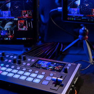 Roland V-8HD เครื่องสลับสัญญาณภาพสำหรับการถ่ายทอดสด 8 ช่อง HDMI สำหรับการผลิตวิดีโอด้วยกล้องหลายตัว - Product Image 1