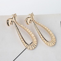 Boucles d'oreilles serpent style Boa Hancock inspirées de l'anime pour femmes avec pendentifs métalliques – Idéales pour le cosplay et la mode quotidienne