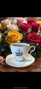 Tasse à café en porcelaine fine de luxe avec soucoupe, motif tour Eiffel et papillon, bordure dorée, pour le thé de l'après-midi - Product Image 2