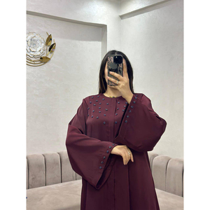อาบายะห์ผ้าเครปสีชมพู ดีไซน์เรียบหรู พร้อมประดับด้วยลูกปัดอาเกต และผ้าคลุมศีรษะเข้าชุด - Product Image 3