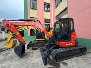 Excavatrice compacte d'occasion Kubota KX057-4 5,5T pour travaux agricoles et municipaux sur sites étroits - Product Image 4