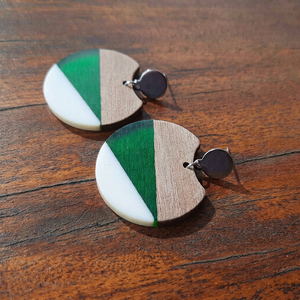 Boucles d'oreilles tendance en résine et bois pour femme, faites à la main, style bohème, géométriques, pendantes, légères, bijoux de mode, MN EXPORTS, vente en gros, cadeau de fête - Product Image 1