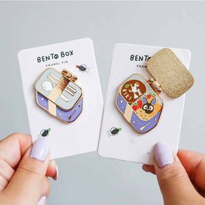 Produttore Desgin Custom carino in metallo Anime spilla per la tuta da uomo distintivo in smalto duro con magnete morbido cappello in smalto - Product Image 1