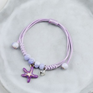 Bracelet ajustable fait main en alliage plaqué argent tressé avec breloques papillon, étoile de mer, coquillage et perle pour femmes et meilleures amies - Product Image 3