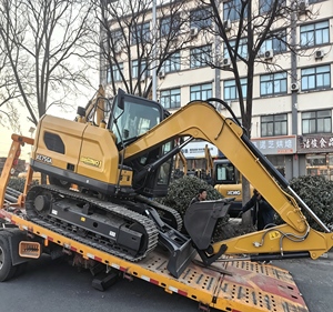 Excavadora de cadenas XE75GA amarilla con capacidad de cazo de 0.75m³ – Máquina compacta para movimiento de tierras - Product Image 3