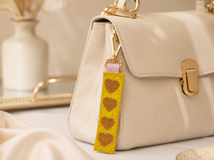 Porte-clés artisanal Sstringz avec visage souriant perlé, breloque de sac colorée et mignonne, accessoire cadeau personnalisé pour clés, sacs à dos et sacs à main - Product Image 1