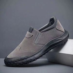 Vente en gros de chaussures de travail décontractées à enfiler pour hommes pour le printemps, l'automne et l'hiver Design tendance avec doublure légère en maille - Product Image 1