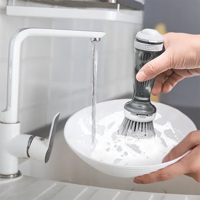 Hot Selling Kitchen Cleaning Replaceable Heads Palm Brushes Pressing Soap Dispensing Dish Brush