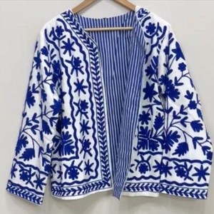 เสื้อแจ็คเก็ตผ้ากำมะหยี่ปักลายดอกไม้และสัตว์สไตล์ซูซานี แต่งลูกไม้ ปิดกระดุม ทำมือ สไตล์โบโฮ ระบายอากาศได้ดี เป็นมิตรกับสิ่งแวดล้อม ผู้ผลิตและส่งออก OEM - Product Image 3