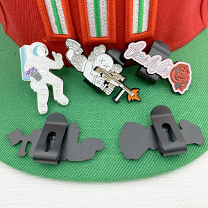 Épingles à chapeau en métal, motif astronaute de dessin animé, type boucle, 20 mm, finition brillante, usage général - Product Image 1