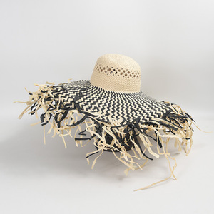 Chapeau de soleil de plage tendance pour femmes, nouvelle arrivée 2024, style décontracté, bord brut, large bord, deux tons, tissé en papier, chapeau souple - Product Image 1