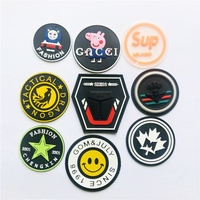 Étiquettes de vêtements en PVC souple imprimées en 3D avec logo, perles en caoutchouc, à coudre sur les vêtements en denim