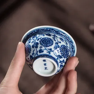 Venta al por mayor hecho a mano pintado a mano tazas de té juegos de cerámica azul y blanco porcelana china taza de té para beber