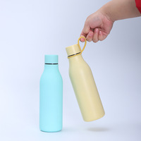 Bouteille d'eau isotherme en acier inoxydable avec logo personnalisé, pompe intégrée, poignée portable et petite ouverture, idéale pour les fêtes en extérieur