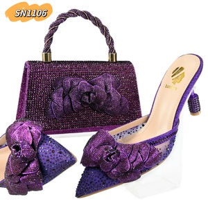 SN1106 Mules à talons hauts pour femmes avec décor floral en strass violet 8,5 cm avec ensemble de sac à main assorti - Product Image 1